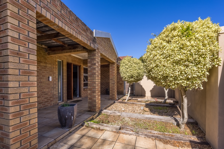 4 Bedroom Property for Sale in Protea Heights Western Cape